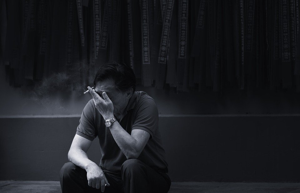 نشانه‌های فراموش نشدن عشق اول در مردان